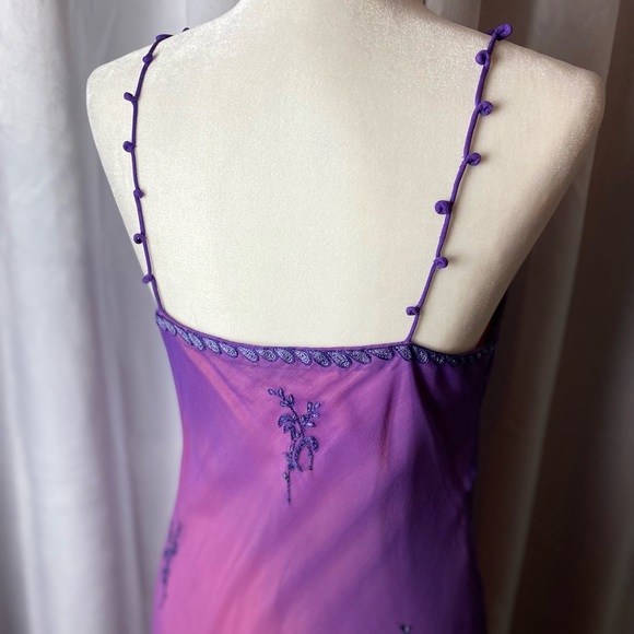 ANOPIA embroidered silk gown. - Picture 7 of 10